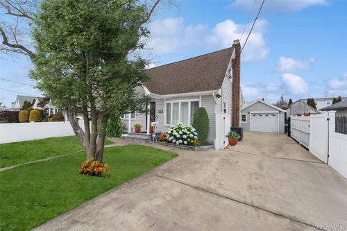 1066 Merillon Ave, Westbury, NY, 11590-5522 | Card Image