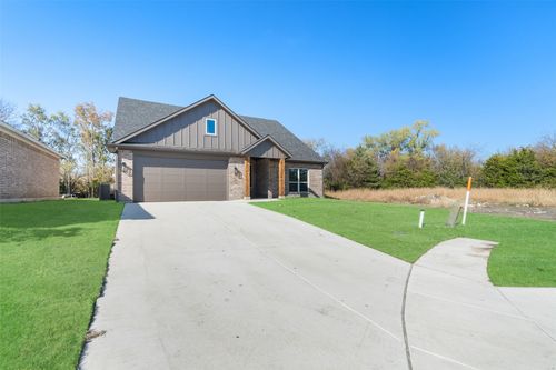 304 Kelcey Ct, Trenton, TX, 75490-2032 | Card Image