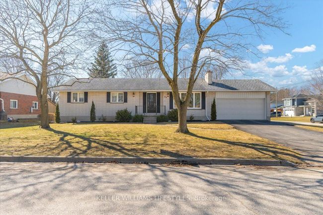 20 Park Lane, House other with 3 bedrooms, 2 bathrooms and 4 parking in Forest ON | Image 4
