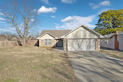 106 E 4th Street, Oilton, OK, 74052 | Card Image