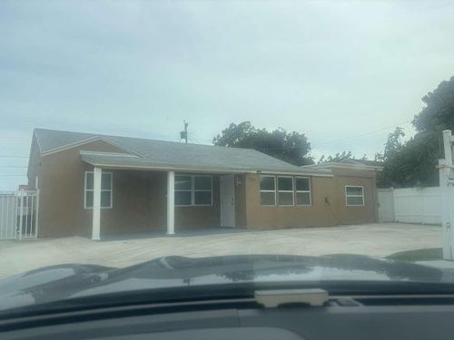 750 Ne 4th Pl, Hialeah, FL, 33010-5013 | Card Image