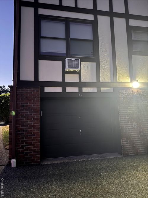 660 Sierra Vista Ln, Valley Cottage, NY, 10989-2717 | Card Image