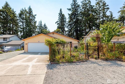 1961 Ne 9th Ave, Oak Harbor, WA, 98277-4363 | Card Image