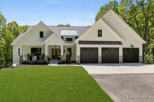 8571 Young Ave Ne, Rockford, MI, 49341 | Card Image