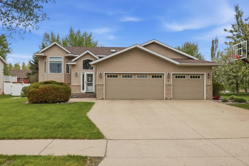3327 46th Ave S, Fargo, ND, 58104-6656 | Card Image
