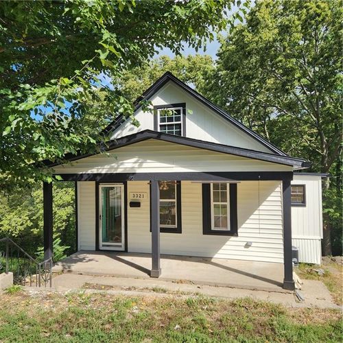3321 Bell St, Kansas City, MO, 64111-3708 | Card Image