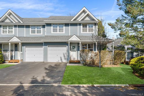 1 Spruce Ln, Central Islip, NY, 11722-4686 | Card Image