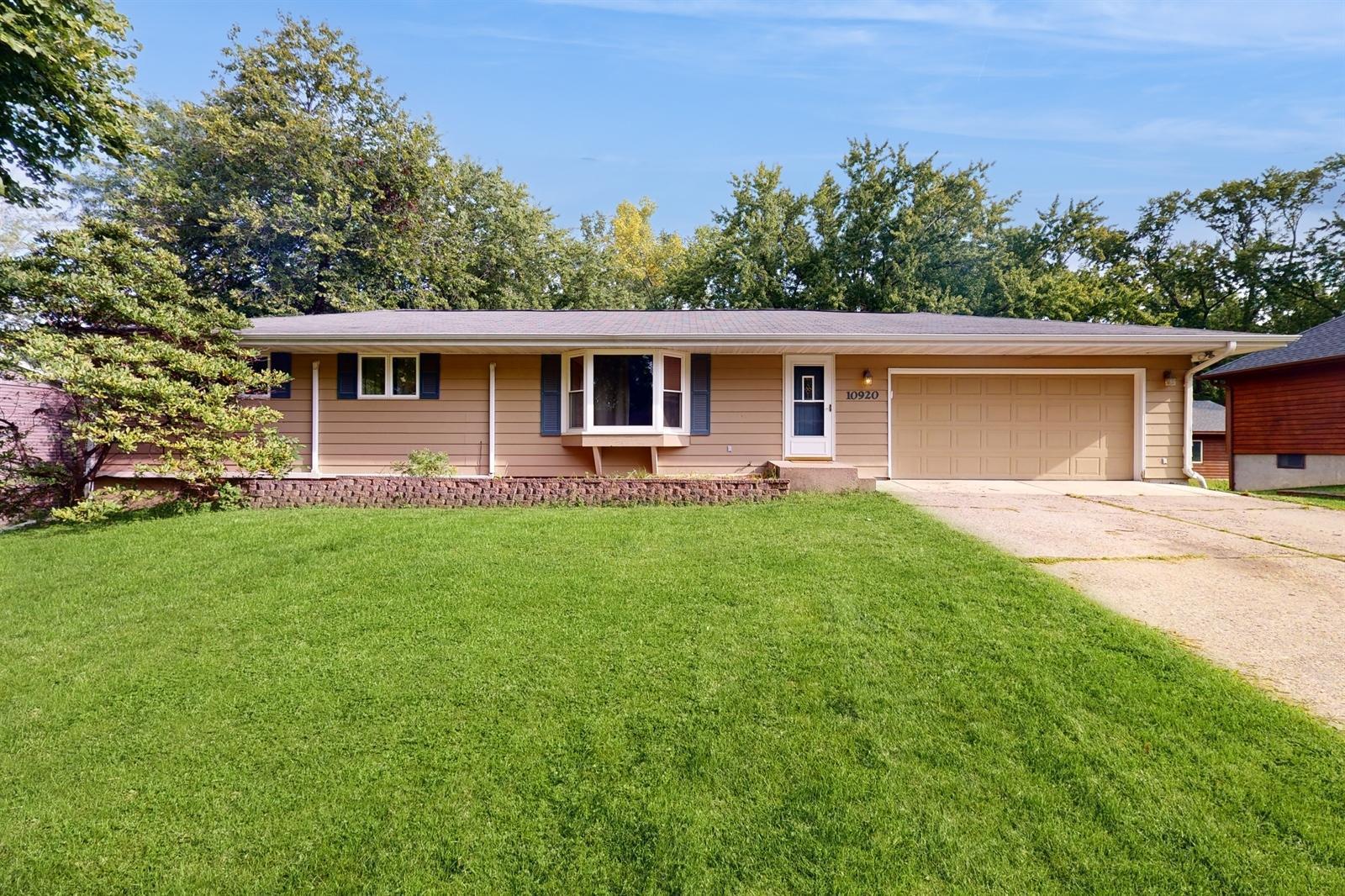 Oak Knoll Ter, Hopkins, MN 55305