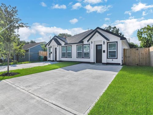 a-7323 Iwo Jima Rd, Houston, TX, 77033-3442 | Card Image