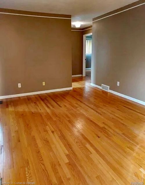 32200 Fairchild St, Westland, MI, 48186-8910 | Card Image