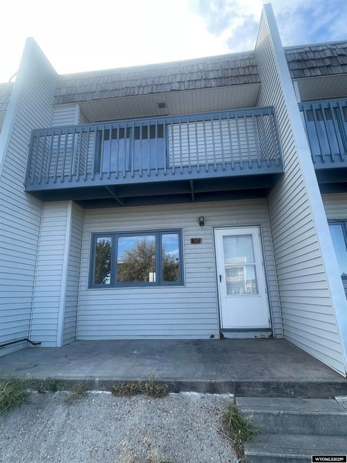 826 Badger Ln, Mills, WY, 82644-5051 | Card Image