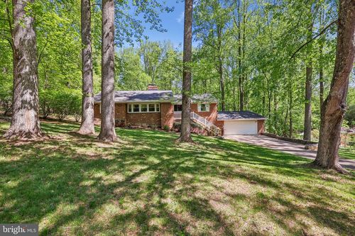 7302 Stuart Cir, WARRENTON, VA, 20187-4548 | Card Image