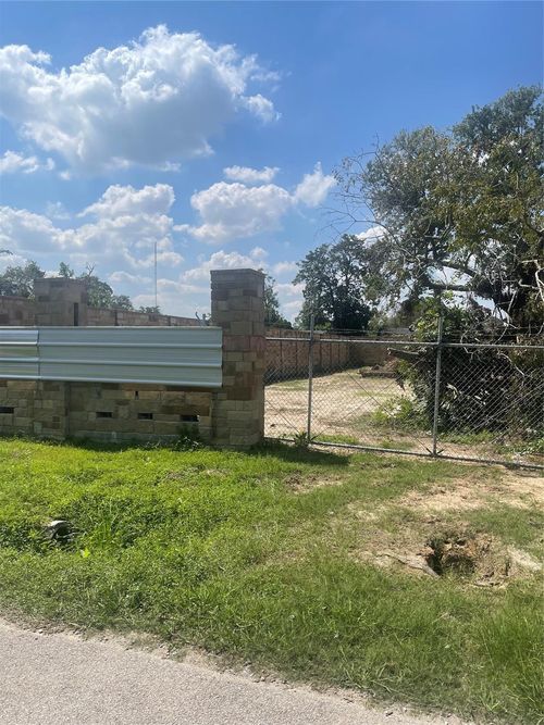 7317 Roswell St, Houston, TX, 77022-3711 | Card Image