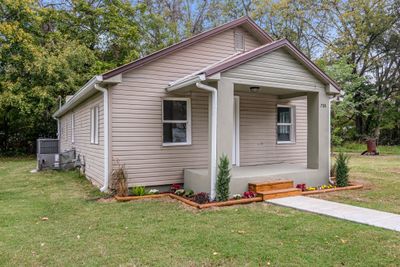 708 Gray St, House other with 2 bedrooms, 1 bathrooms and null parking in Mount Pleasant TN | Image 2