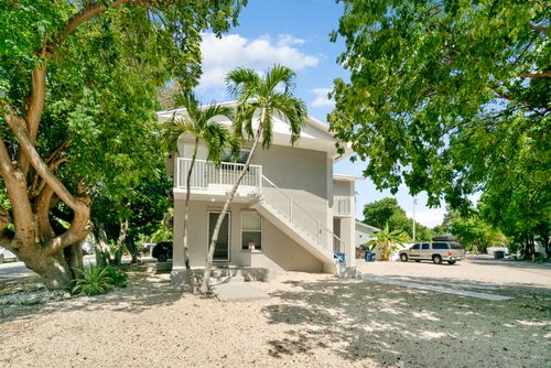102 Harry Harris Dr, Tavernier, FL, 33070-2936 | Card Image