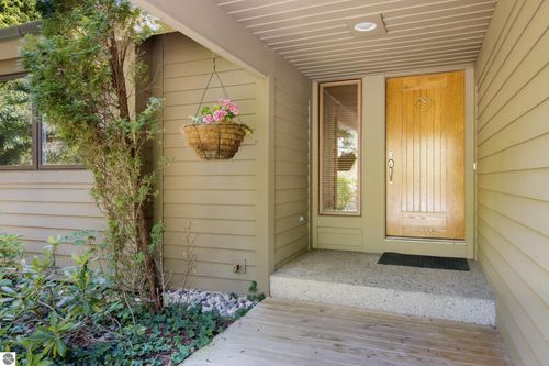 6173 Red Fox Run, Traverse City, MI, 49686-6103 | Card Image