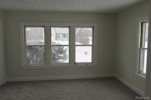 995 Lakeview St, Waterford, MI, 48328-3816 | Card Image