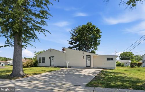 54 Freedom Ln, LEVITTOWN, PA, 19055-2121 | Card Image