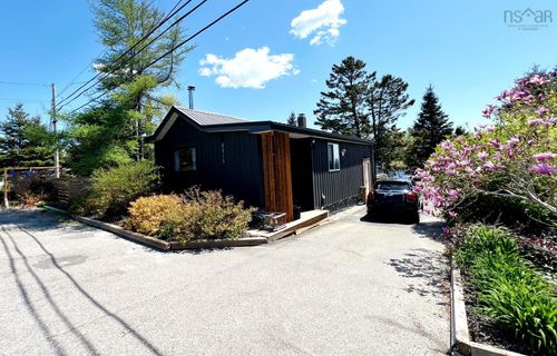 8848 St Margarets Bay Rd, Queensland, NS, B0J1T0 | Card Image