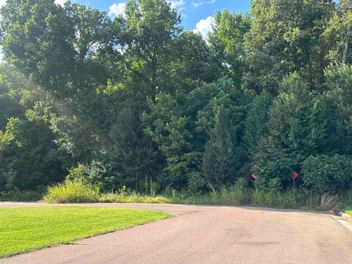 9285 Grove Rd, Cordova, TN, 38016-4747 | Card Image