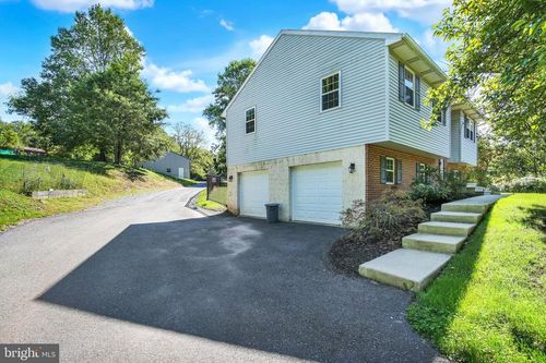 650 Gouglersville Rd, READING, PA, 19608-9229 | Card Image