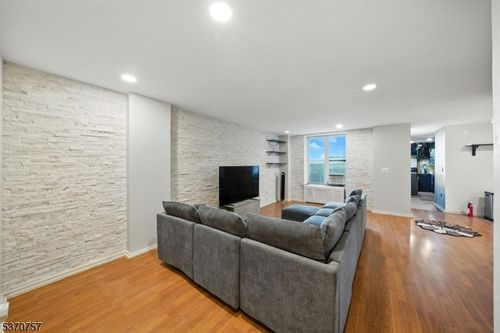 apt-702-50 Glenwood Ave, Jersey City, NJ, 07306-4610 | Card Image