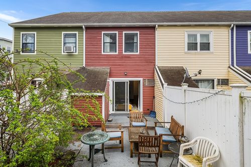 60 Bradley St, Somerville, MA, 02145 | Card Image
