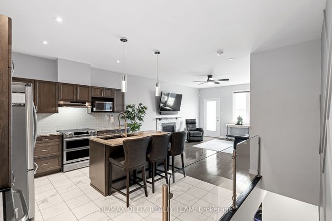 304 Bobolink Ridge, House other with 3 bedrooms, 3 bathrooms and 2 parking in Stittsville ON | Image 9
