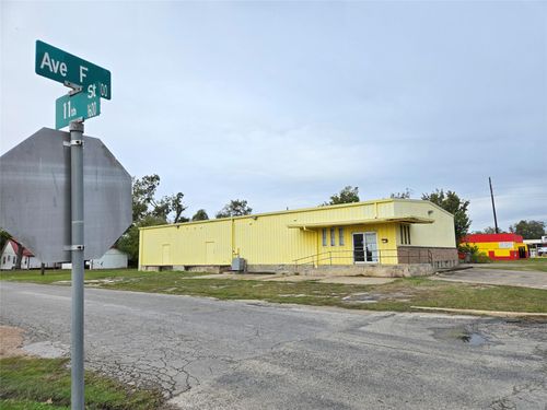 1616 Avenue F, Bay City, TX, 77414 | Card Image
