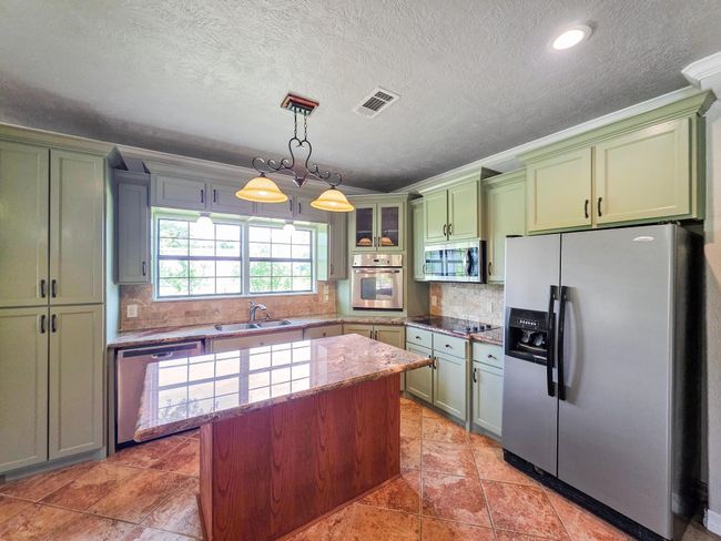 2432 Highway 327, House other with 3 bedrooms, 2 bathrooms and null parking in Kountze TX | Image 9