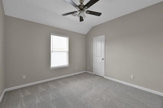 Bedroom 2 with ceiling fan. | Image 27