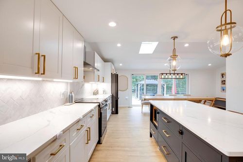 9587 Laurencekirk Pl, BRISTOW, VA, 20136-2710 | Card Image
