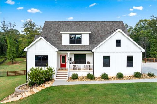 240 Oakwood Dr, Commerce, GA, 30529-6451 | Card Image