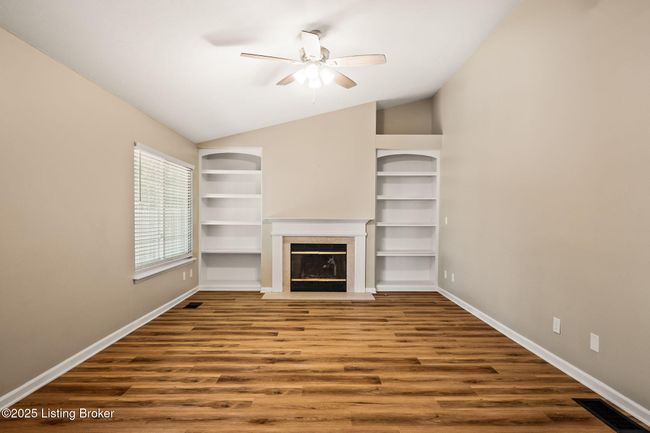 10707 Hickory Cove Ct, House other with 3 bedrooms, 4 bathrooms and null parking in Louisville KY | Image 8