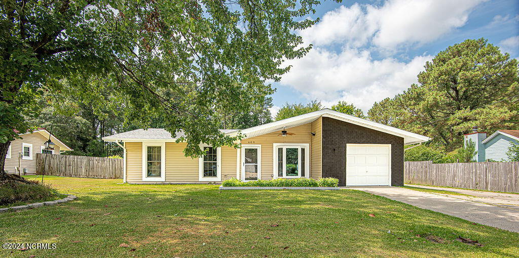 Shamrock Dr, Jacksonville, NC 28540