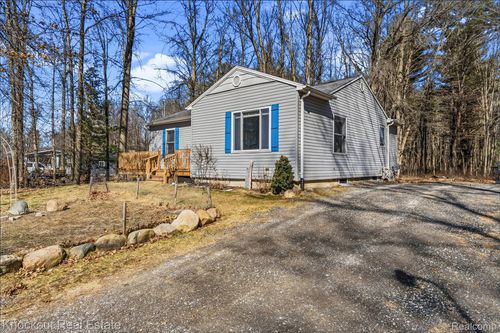 10277 Elms Rd, Birch Run, MI, 48415-8435 | Card Image