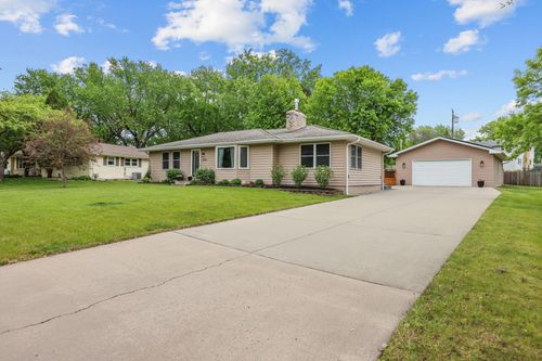 10101 Harrison Rd, Bloomington, MN, 55437-2418 | Card Image