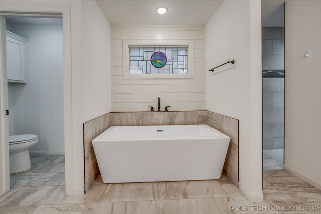6904 E 86 Th Pl N, House other with 3 bedrooms, 3 bathrooms and null parking in Owasso OK | Image 16