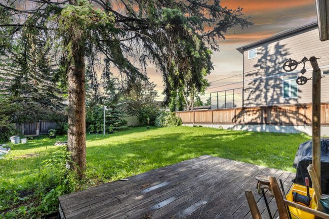 410 29 Avenue Ne, Home with 4 bedrooms, 2 bathrooms and 2 parking in Calgary AB | Image 4