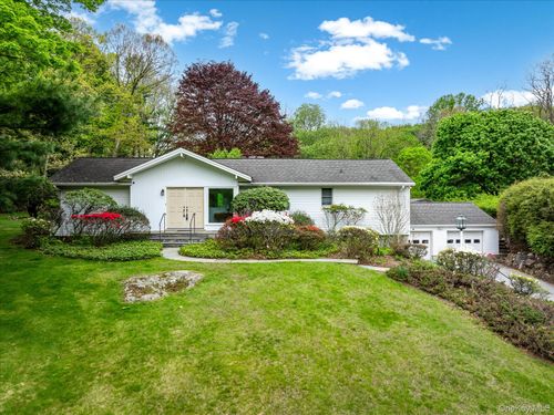 749 Croton Lake Rd, Mount Kisco, NY, 10549-4230 | Card Image