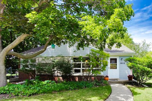 3618 Church St, Evanston, IL, 60203-1633 | Card Image