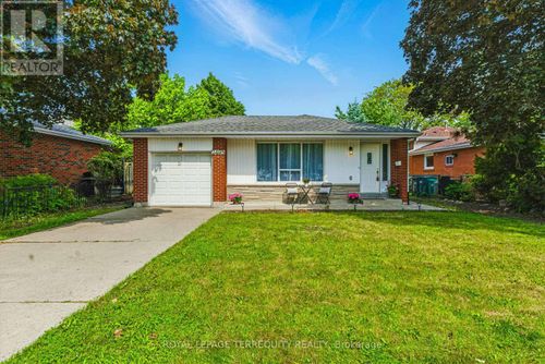 2495 Bromsgrove Road, Mississauga (Clarkson), ON, L5J1L7 | Card Image