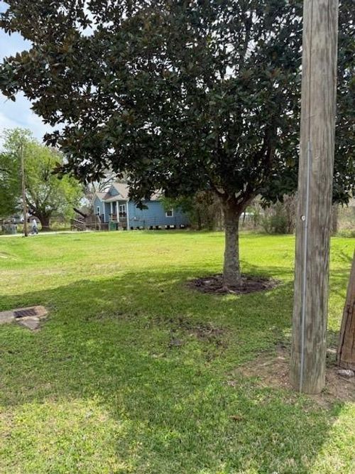 1021 Lake Road Road, La Marque, TX, 77568 | Card Image