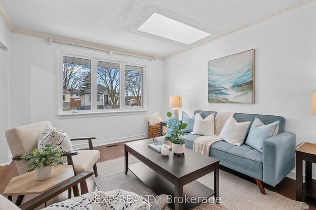 27 Stock Ave, House other with 3 bedrooms, 2 bathrooms and 6 parking in Etobicoke ON | Image 8