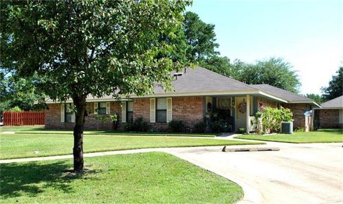 806 Houston St, Queen City, TX, 75572-2402 | Card Image