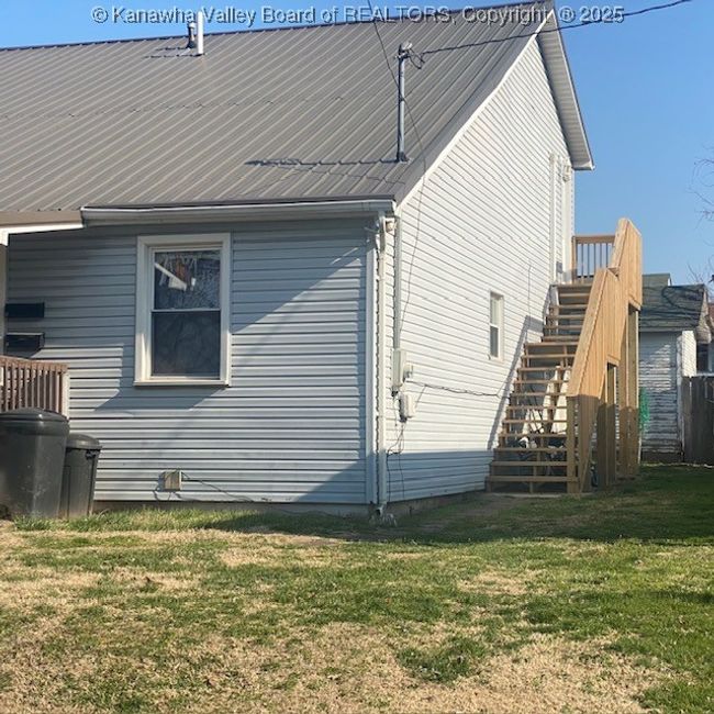 1501 15 Th St, House other with 4 bedrooms, 2 bathrooms and null parking in Nitro WV | Image 5