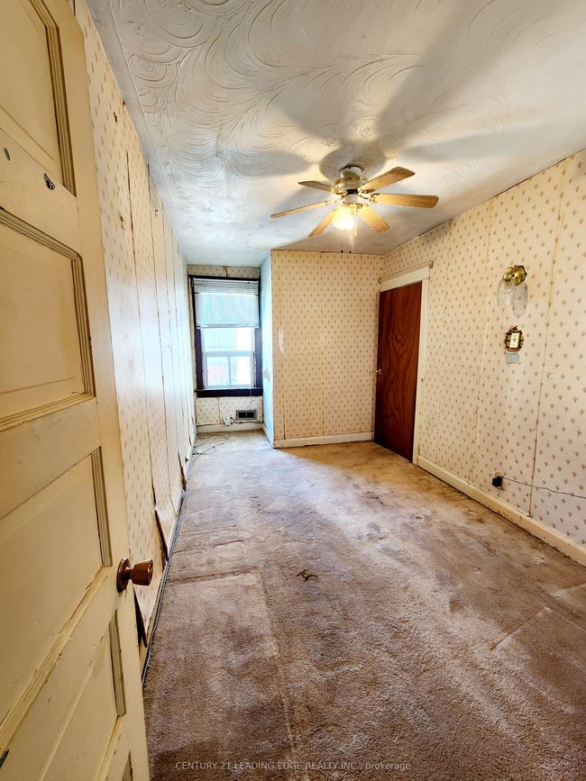 635 Coxwell Ave, House attached with 3 bedrooms, 2 bathrooms and null parking in Toronto ON | Image 22