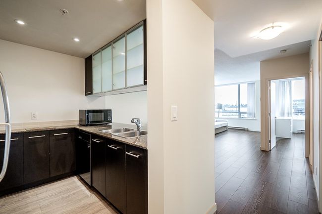 301 - 3333 Corvette Way, Condo with 1 bedrooms, 1 bathrooms and 1 parking in Richmond BC | Image 2