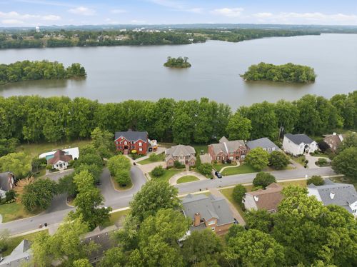 100 Lakecrest Cir, Hendersonville, TN, 37075-4871 | Card Image