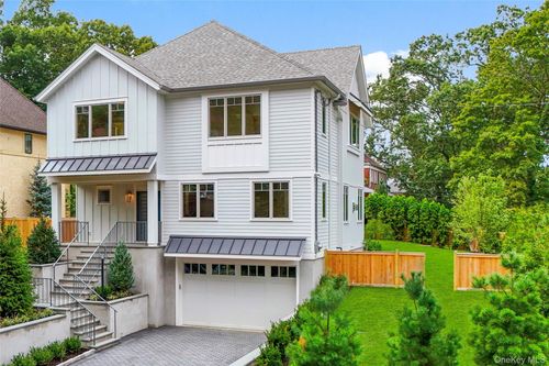 4 Burton Rd, Larchmont, NY, 10538-3302 | Card Image